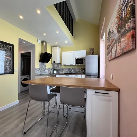 Apartment Marche De Noel - 70M2 Climatise - Parking Prive - Terrasse - 2 Chambres - Reims Arena