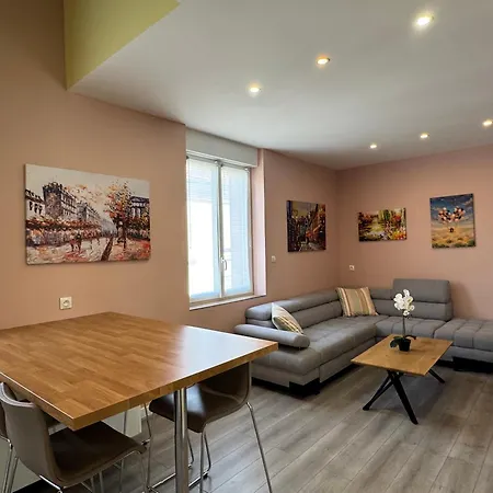 Apartment Marche De Noel - 70M2 Climatise - Parking Prive - Terrasse - 2 Chambres - Reims Arena *