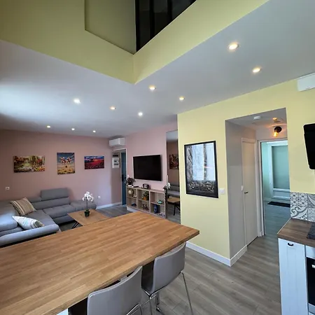 Marche De Noel - 70M2 Climatise - Parking Prive - Terrasse - 2 Chambres - Reims Arena Apartment Reims