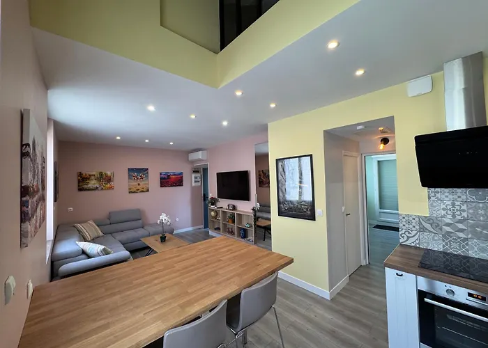 70m2 Climatise - Parking Prive - Terrasse - 2 - Lycee Roosevelt - Arena Apartment Reims